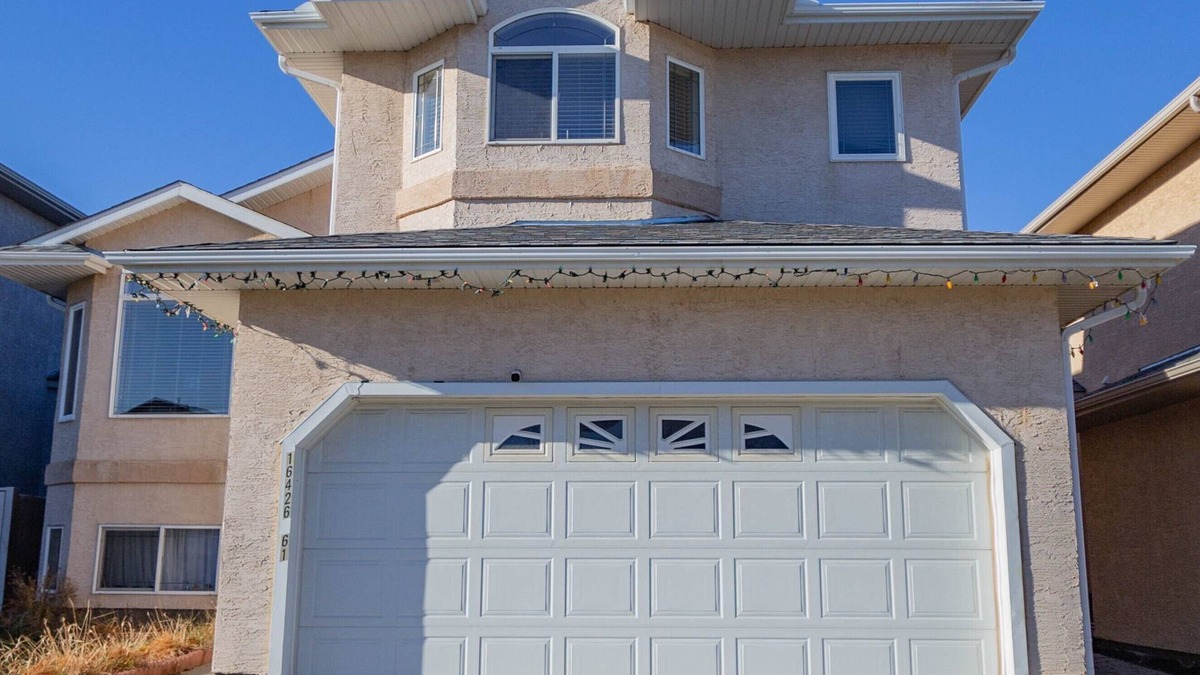 Northeast Edmonton House | 3 Bedrooms - Main Floor of House