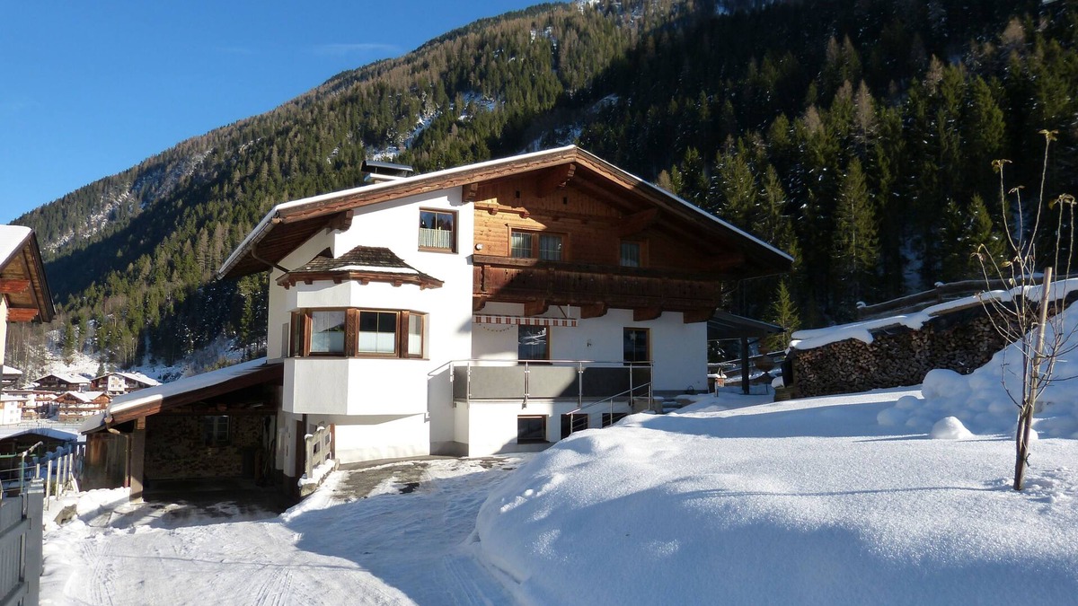 Neustift Im Stubaital Apartment | 3 bedrooms, quiet area, near the bus stop, near the glacier