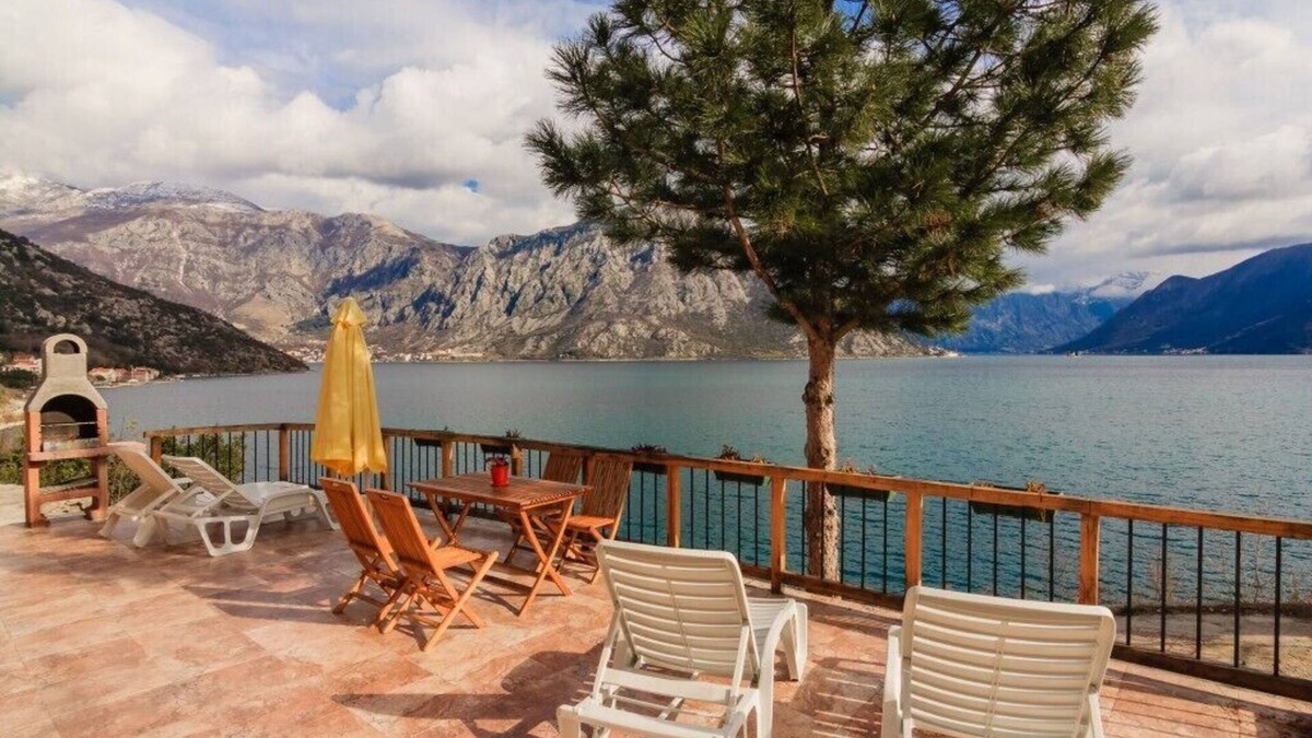 Strp House | 3 bedrooms seafront house with spectacular views
