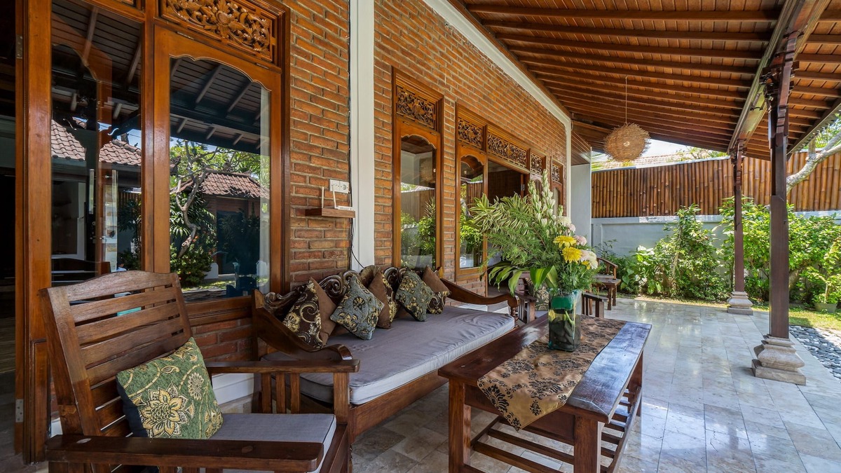 Sunset Road Villa | 3 Bedrooms Villa 5 minutes to Seminyak Beach