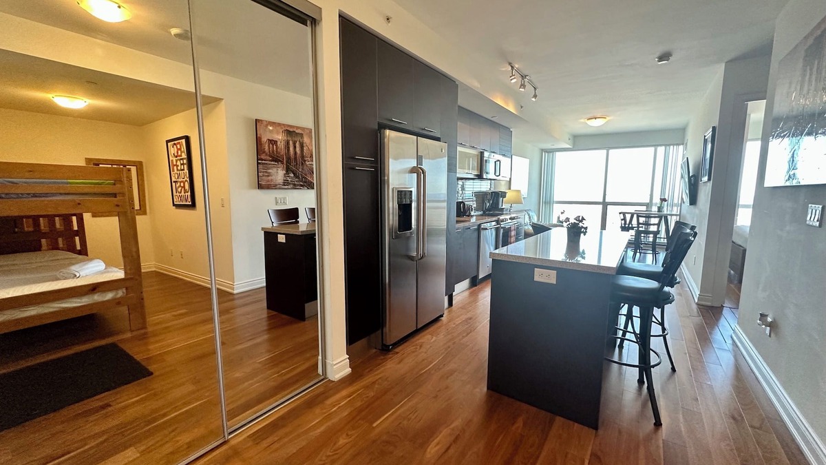 Bay Cloverhill Apartment | 3 Beds Suite 64th floor