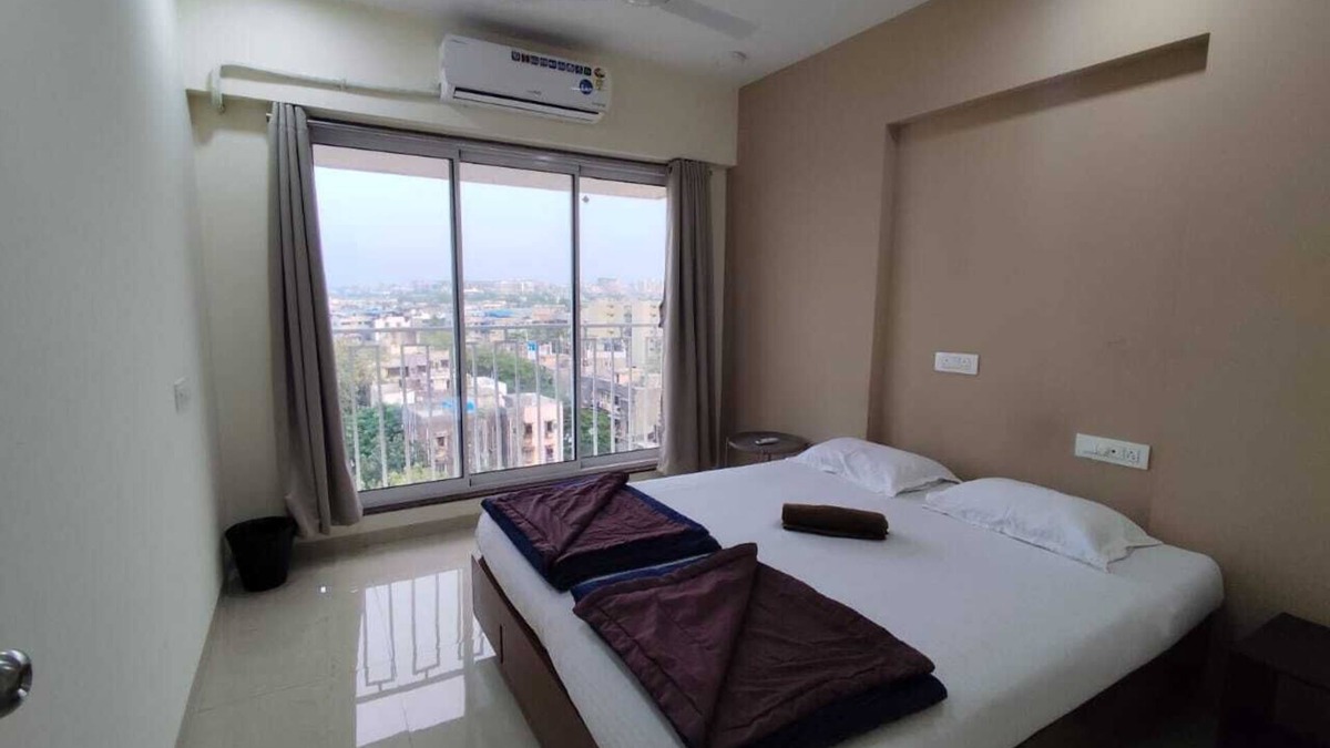 Santacruz Bed & Breakfast | 3 BHK Apartment with AC, WiFi, and Rooftop in Santacruz, Mumbai.