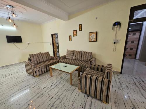 Alambagh Apartment | 3 BHK in Krishna Nagar Lucknow LKO 202R