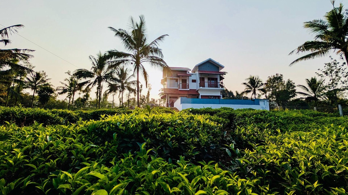 Mananthavady Villa | 3 BHK villa in wonderful Mananthavady with WiFi, AC and infinity swimming pool.
