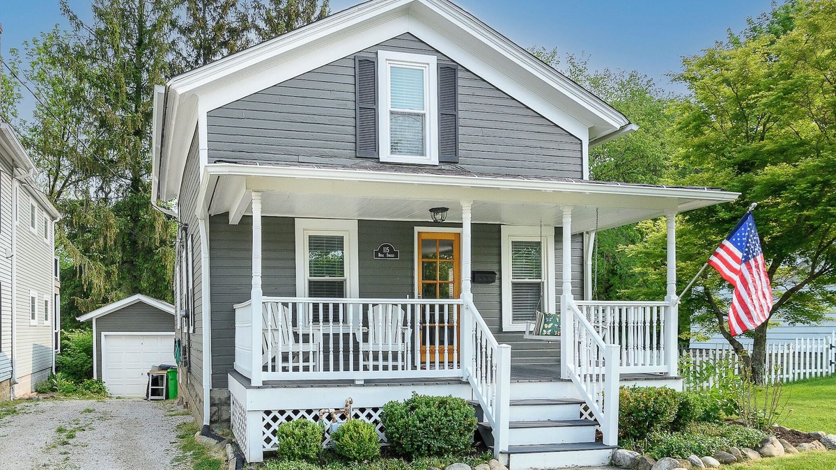Chagrin Falls House | 3 blocks from the falls viewing area in the heart of downtown Chagrin Falls!