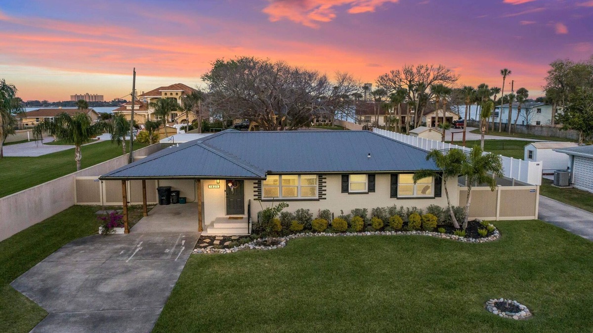 South Daytona House | 3 BR 2Ba home with hidden game room minutes from the beach