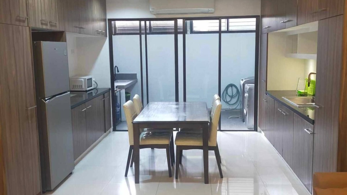 Marikina House | 3 BR, 3.5 BA Townhouse. Fully furnished w/parking