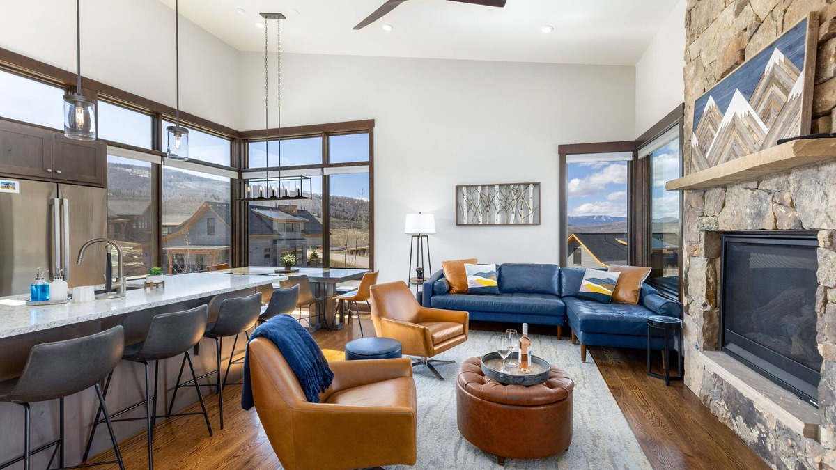 Silverthorne House | 3 BR, 3 Bath Lux Mod Mtn Sngl Fam. Home- Near Skiing! Amenities! Monthlys Avail.