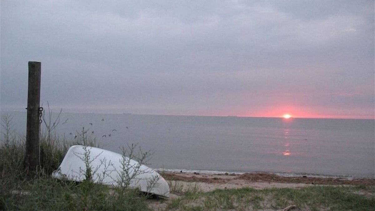 Prime Hook Beach Cottage | 3 Br Cottage right on beach - Beautiful view of beach/water - Pets welcome!