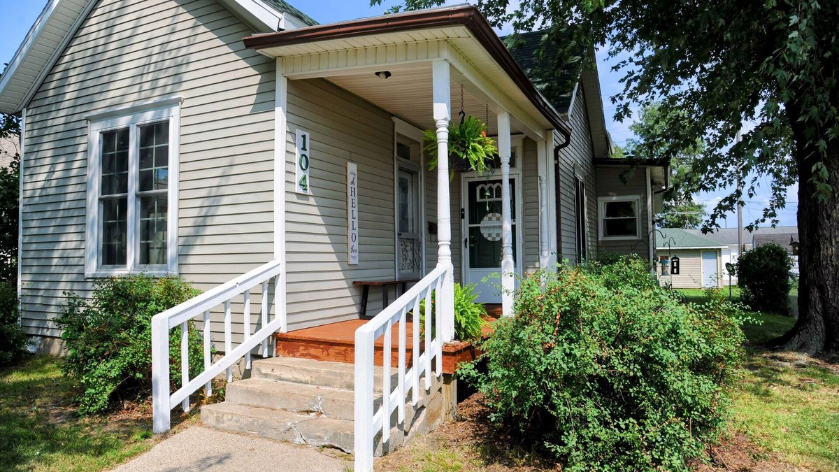 Bourbon House | 3-BR + Firepit, Coffee Bar & Grill