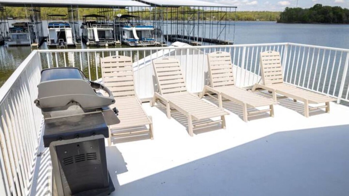 Cadiz Boat Rental | 3 BR Floating Cabin Dog Friendly