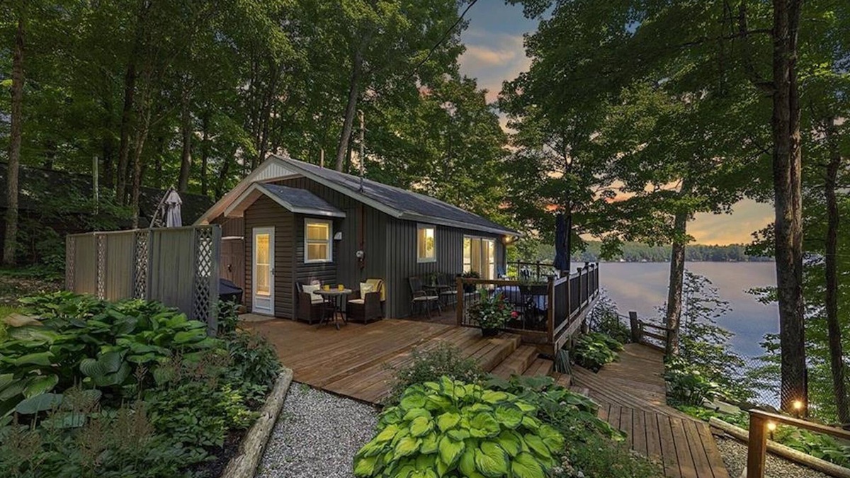Frontenac Cottage | 3 BR Lakefront Beach Retreat; Hot Tub, Fire Pits! Pet-friendly!