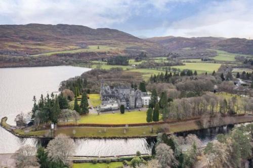 Fort Augustus Apartment | 3 BR Luxury Apt at Highland Club - Fort Augustus