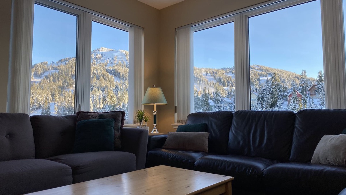 Courtenay Condo | 3 BR Mountain View Blueberry Hill Penthouse @ Mt. Washington