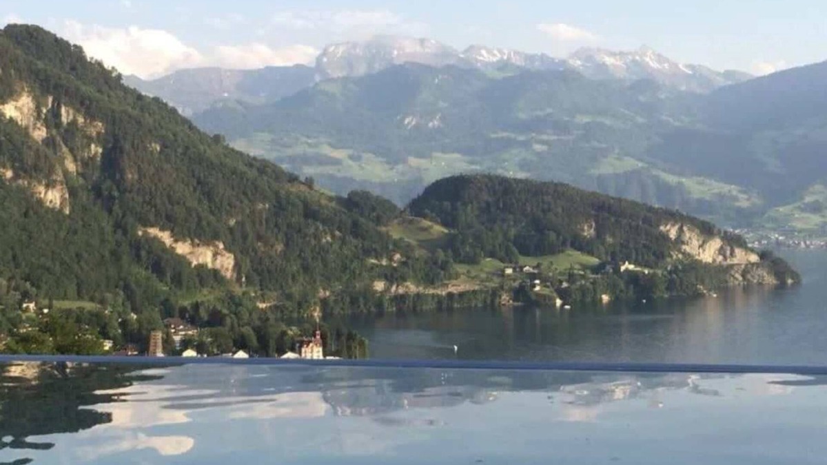 Vitznau Apartment | 3 Br - Peaceful House with Lake View