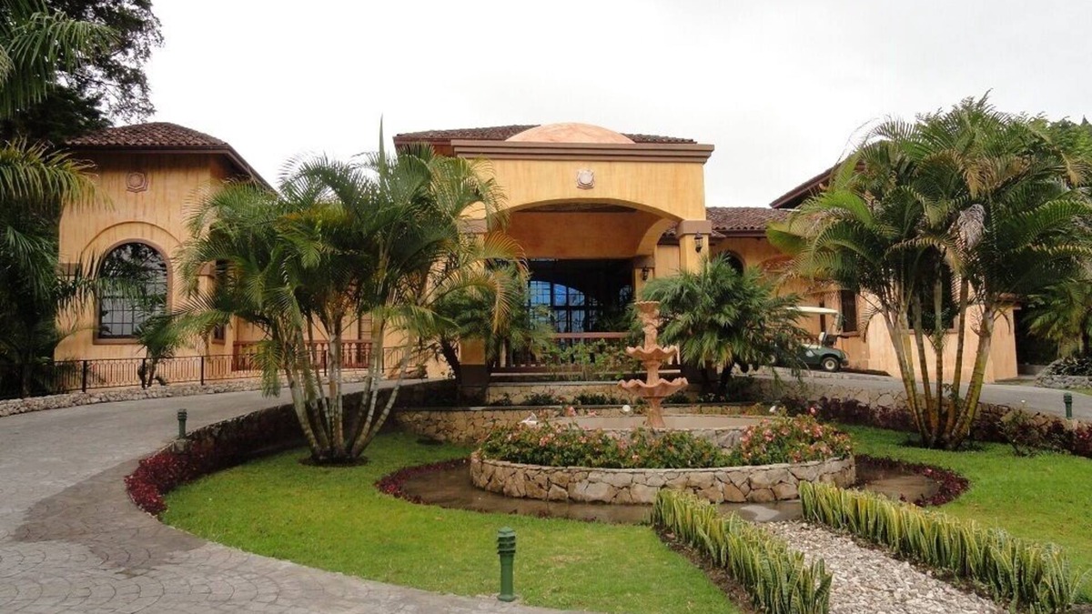 Boquete Villa | 3-BRM VILLA INSIDE VALLE ESCONDIDO RESORT