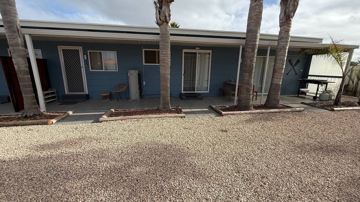 Melville Apartment | 3 by the Sea at Coobowie Unit 3 - 3 bedrooms - dog friendly-Off peak special!