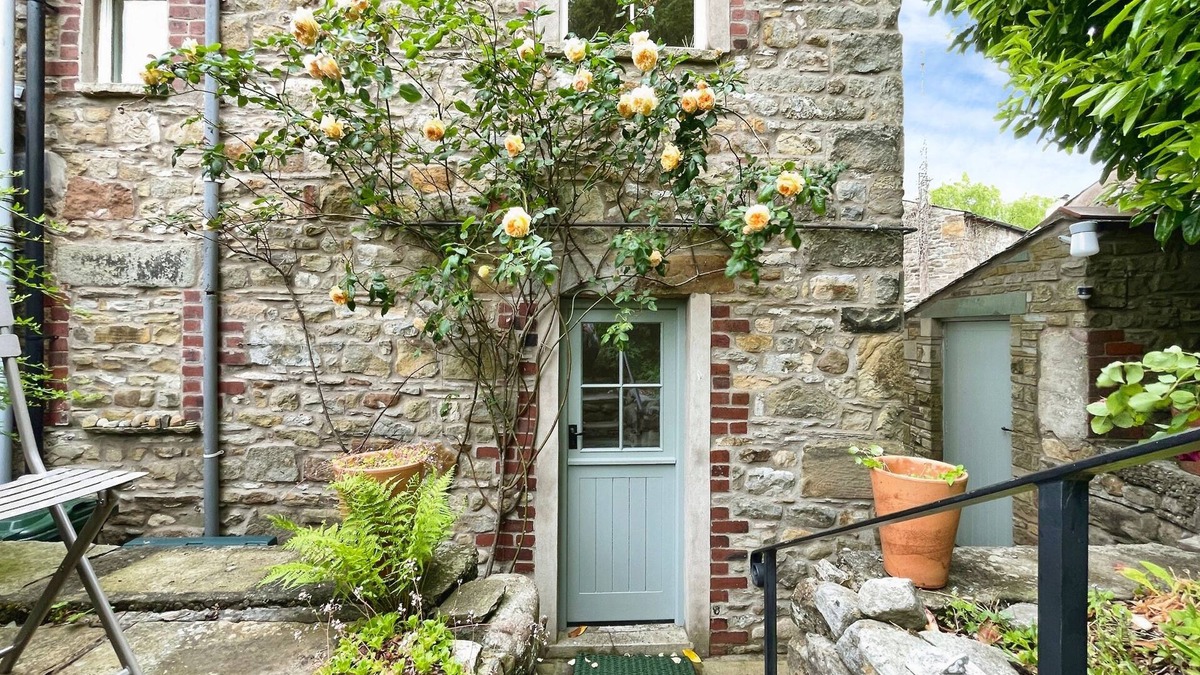 Slyne Cottage | 3 CHAPEL SQUARE, pet friendly, character holiday cottage in Caton