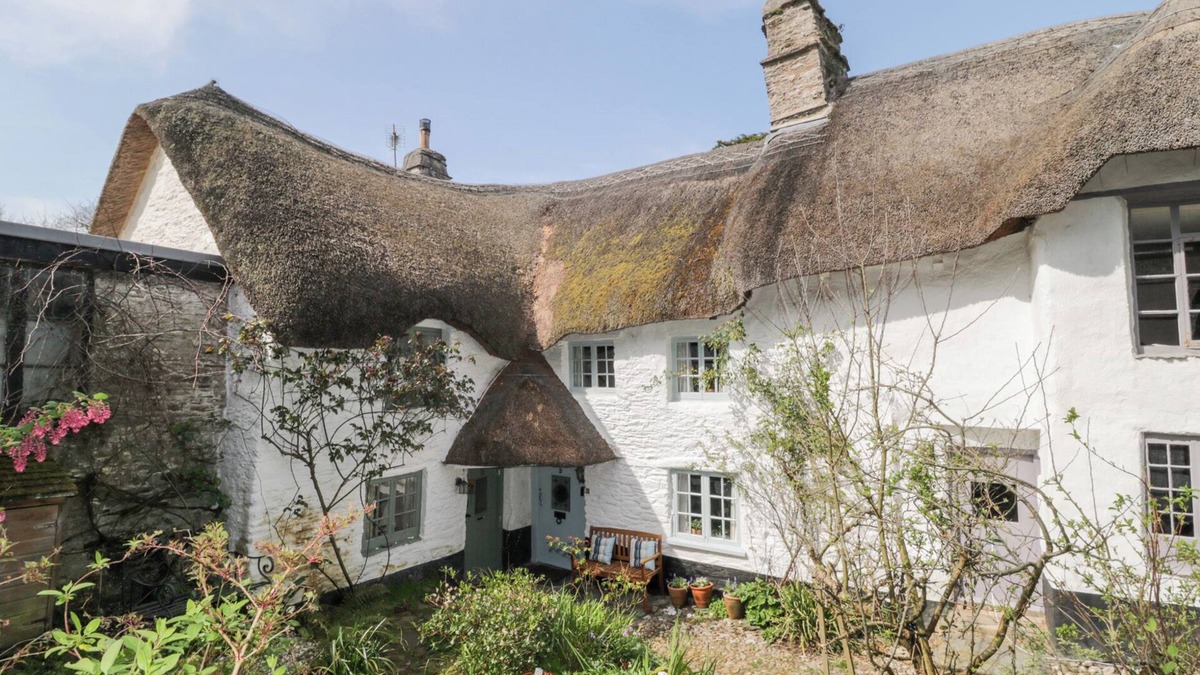 Ringmore Cottage | 3 CUMBERLAND COTTAGES, romantic, with open fire in Challaborough