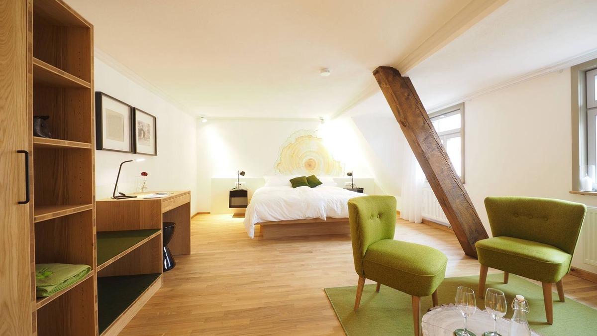 Nehren Apartment | 3 Dicke Eiche Zimmer, 31qm, 1 Schlafraum, max. 2 Personen