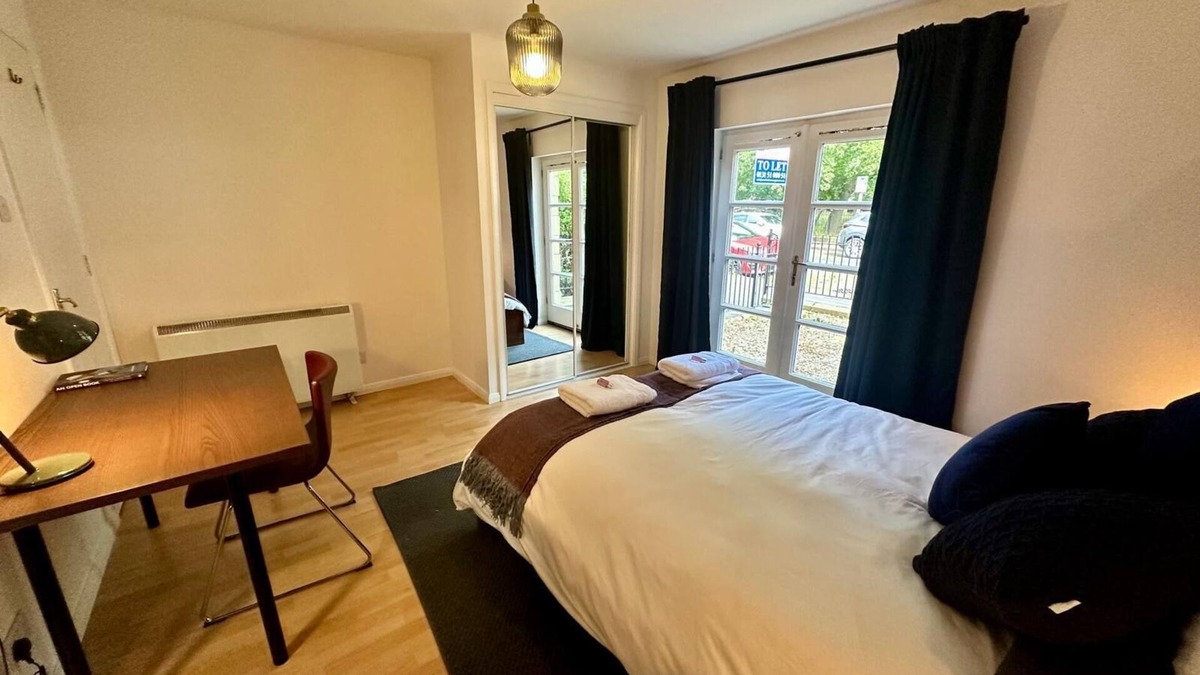 Bonnington Apartment | 3 Double Bedroom Flat in Perfect Location for Edinburgh Festival + Free Parking