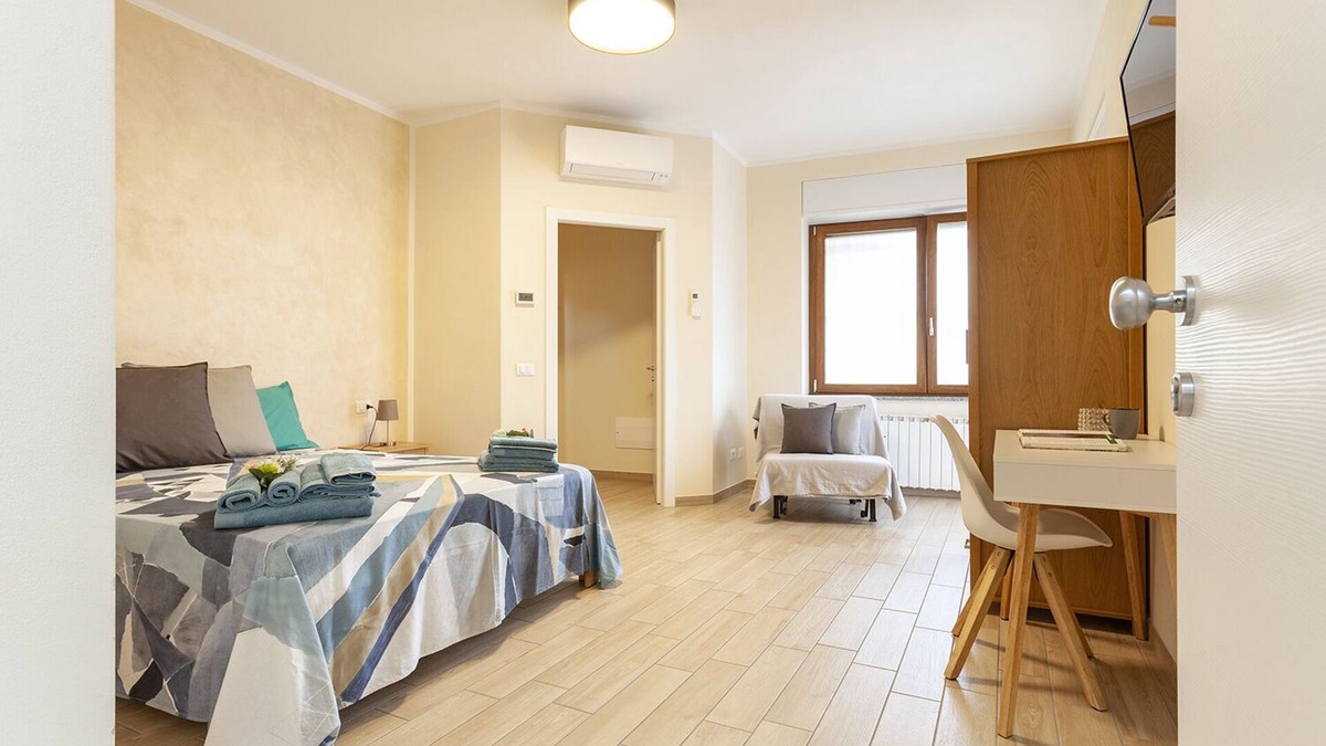 Somma Lombardo House | 3- Double room, 3 single beds, private bathroom.