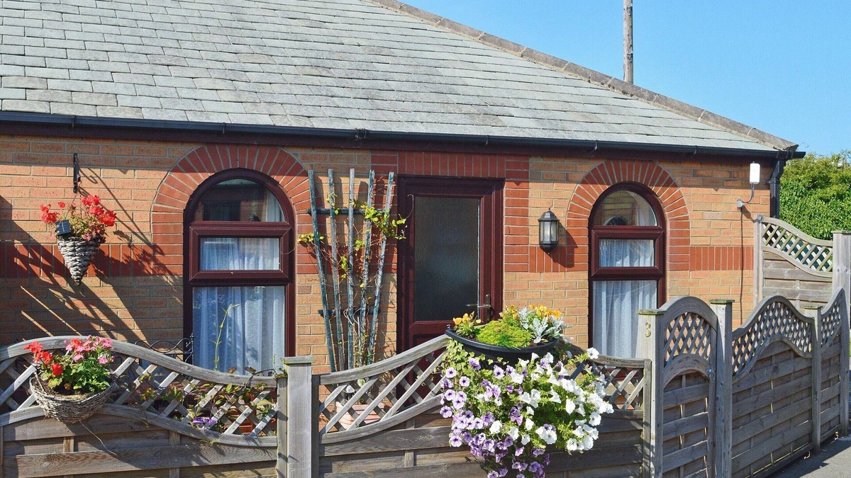 Cayton Cottage | 3 Eldin Hall Properties