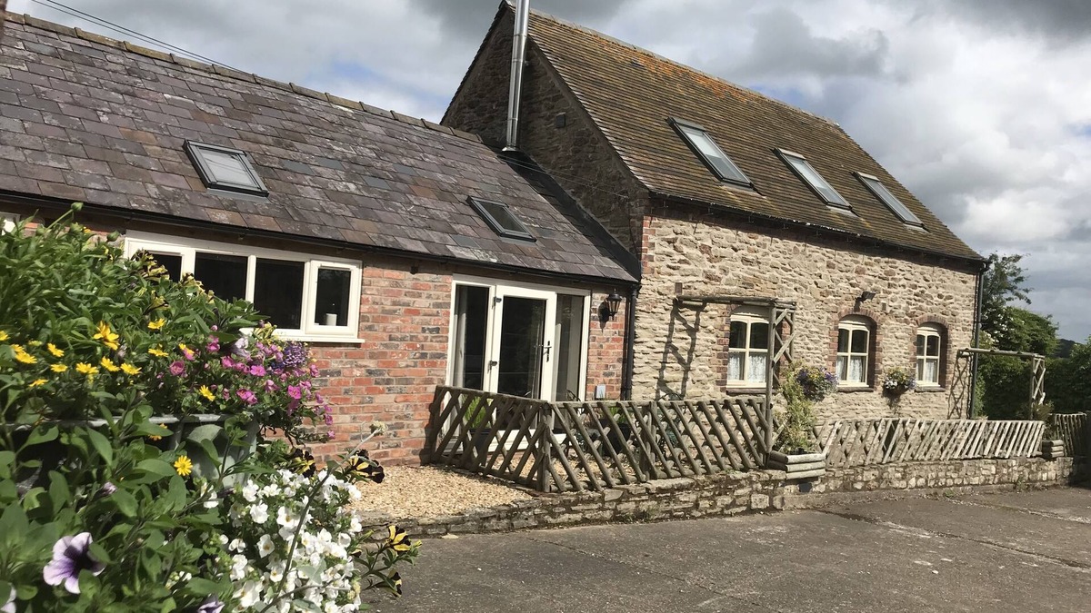 Middleton Scriven Cottage | 3 en-suite large beautiful restored stable block along side 1 bedroom cottage