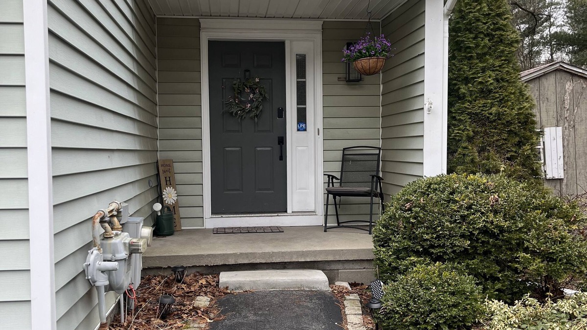 Geyser Crest House | 3 Floor Townhouse Minutes to Saratoga Track and SPAC