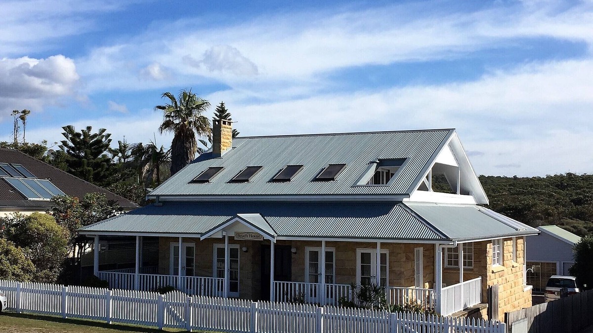 Catherine Hill Bay House | 3 for 2 offer! 50m to beach - oceanviews - Nat. Park views - whales - open fire