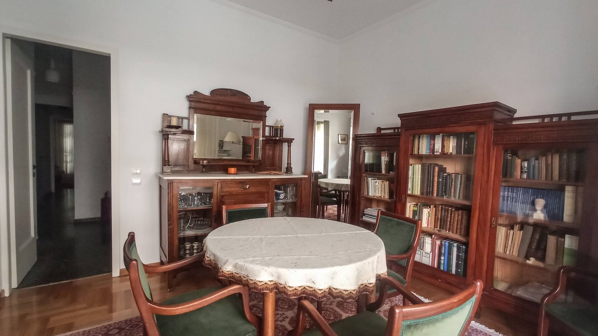 Athens City Centre Apartment | 3-Generations Athenian home at the foot of the Acropolis hill in Athen"s center