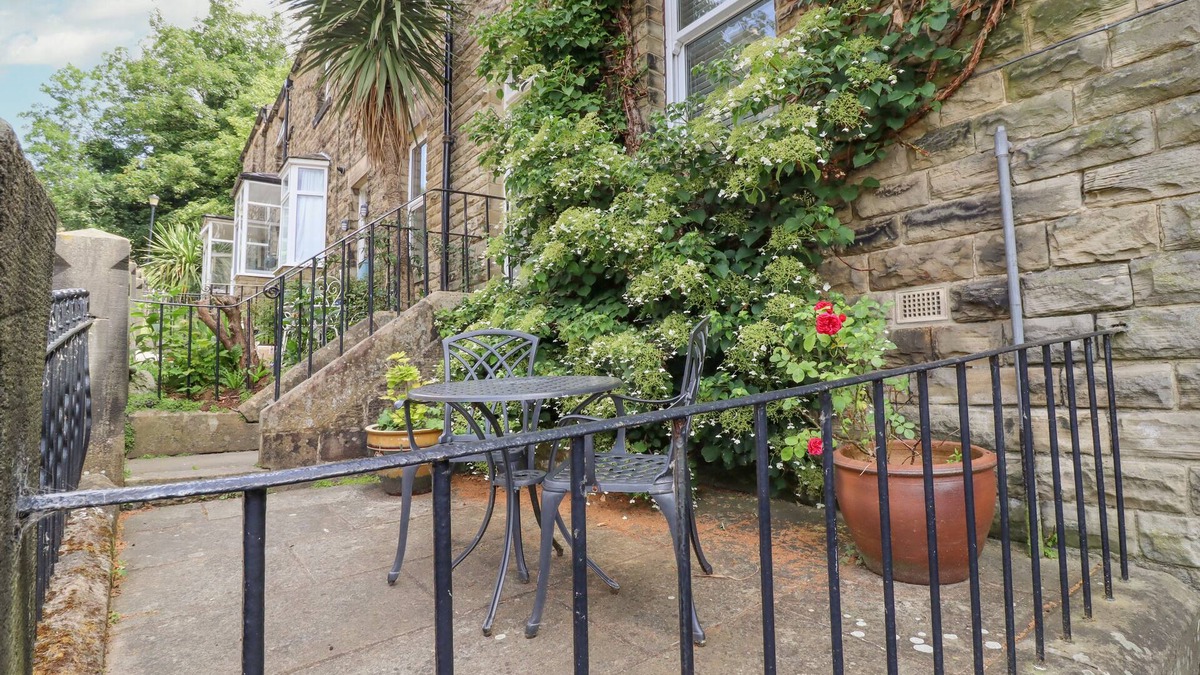 Pateley Bridge Cottage | 3 HAMILTON TERRACE, pet friendly, with a garden in Pateley Bridge