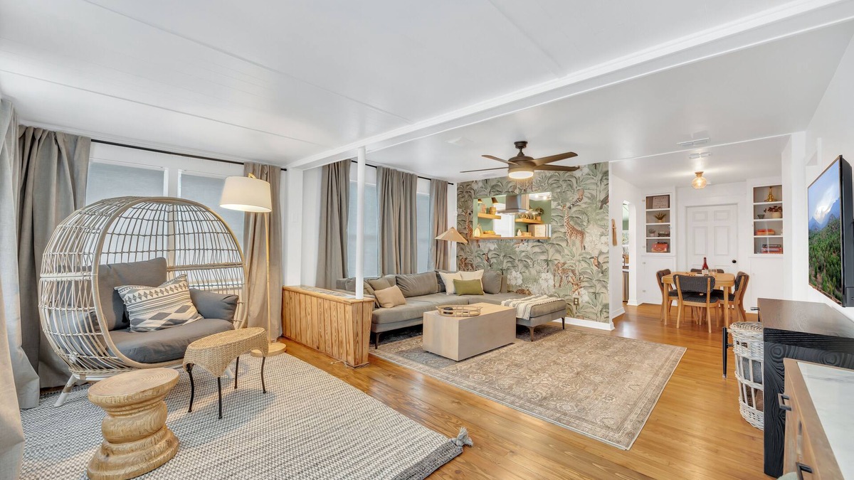 Murray Hill House | 3 King Beds - Family Friendly - Central Location.