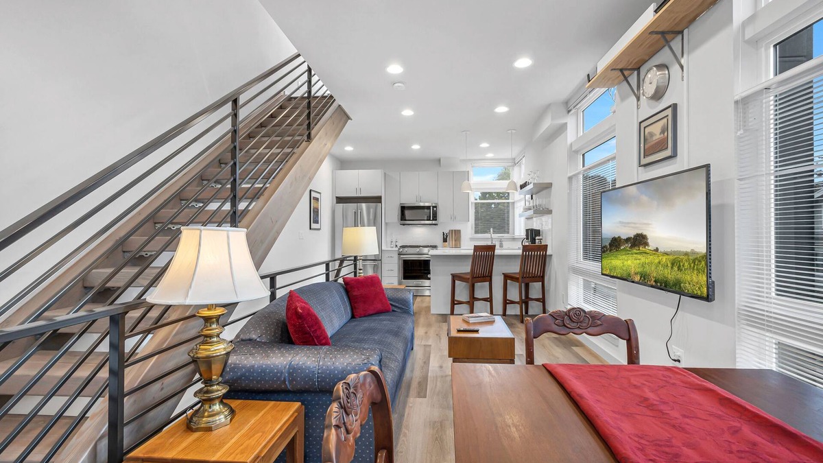 Wallingford House | 3-level Corner Townhome with Private Rooftop Deck