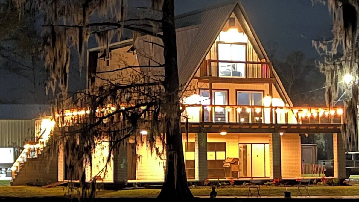 Burnside House | 3 levels, 3 bed room spacious waterfront home is located in the Maurepas Swamp