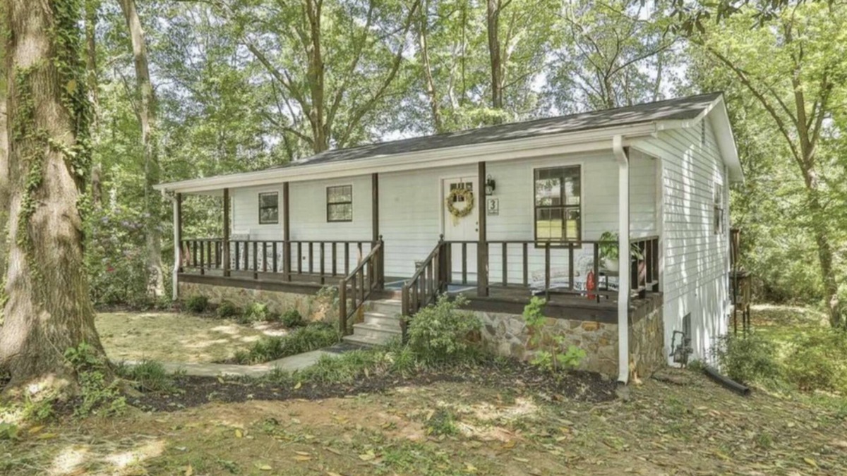 Newnan House | 3 Linden Drive