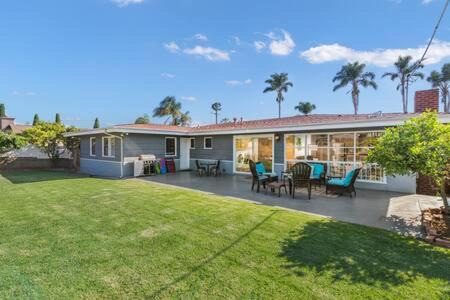 National City House | 3 Living Rooms - 5BR 4B with Yard