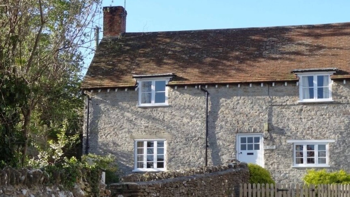 Littlebredy Cottage | 3 Lower Farm, 2 bedroom Country cottage.
