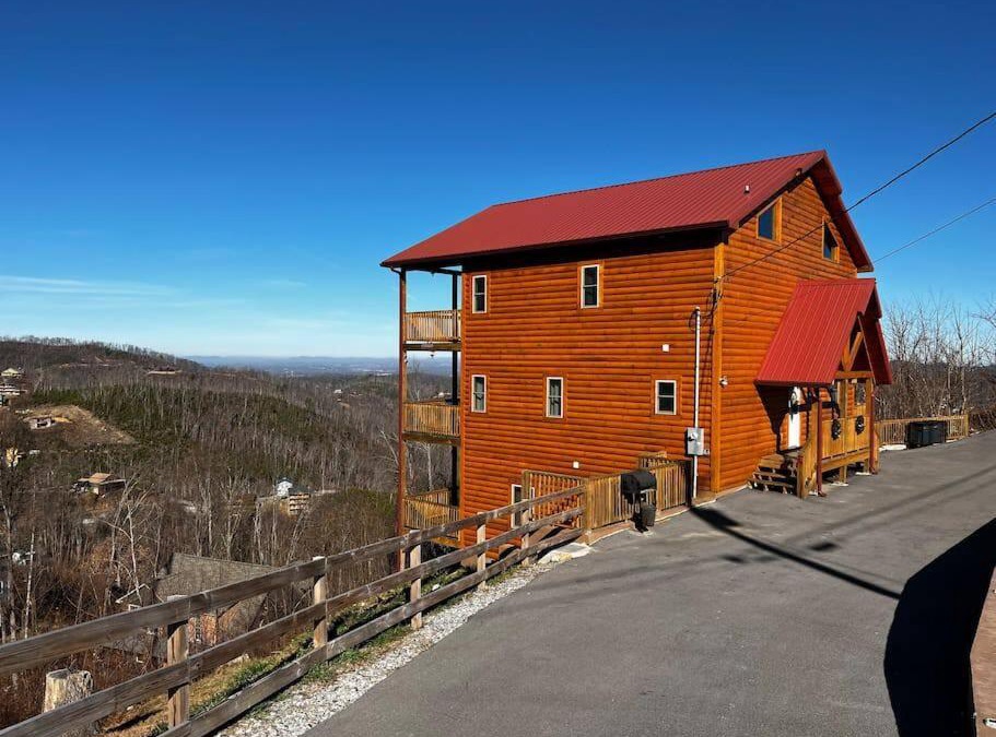 Chalet Village North House | * 3 Master BR, Views, Theater, Arcade, Pinball