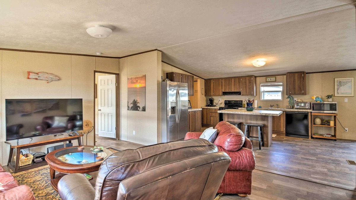 Port O Connor House | 3 Mi to Beach: Home w/Deck in Port O'Connor!