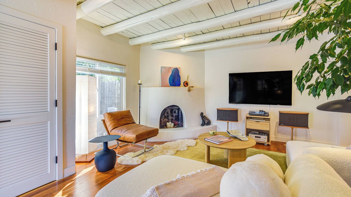 Southside Condo | 3 Mi to Downtown - Condo w/Hot Tub in Santa Fe!