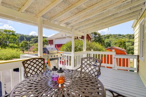 Tire Hill House | 3 Mi to Dtwn and Flood Museum Cozy Q Cottage