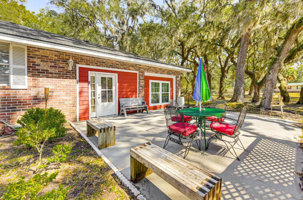 Beaufort House | 3 Mi to Dtwn Beaufort Quiet Family Home with Yard