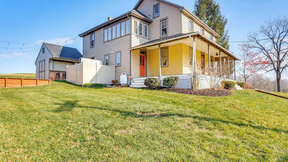 Columbia House | 3 Mi to Dtwn: Charming Farmhouse in Mount Joy!