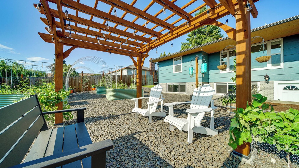 Terrace Heights House | 3 Mi to Dtwn: Family Home w/Garden & EV Charger