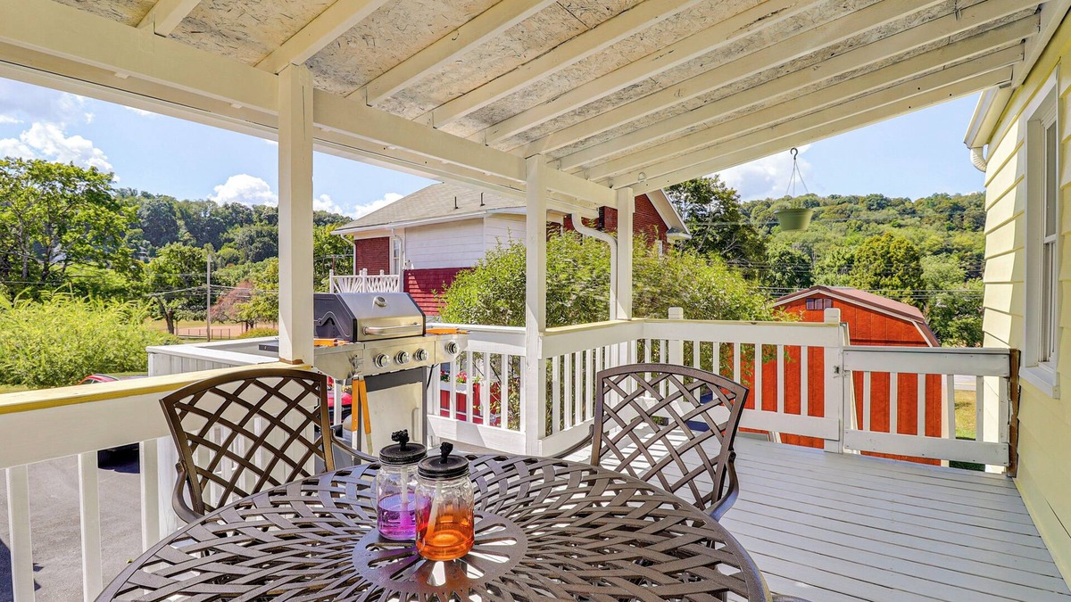 Tire Hill House | 3 Mi to Dtwn & Flood Museum: 'Cozy Q Cottage'