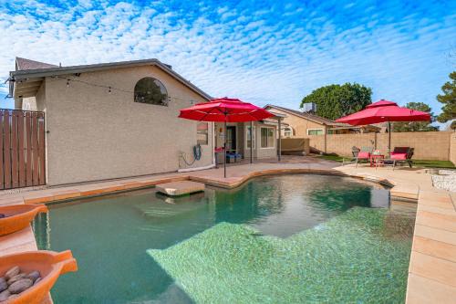 Templeton Manor House | 3 Mi to Dtwn Home with Heated Pool in Gilbert