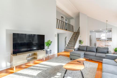 Newark House | 3 Mi to Dtwn Home with Yard in Newark