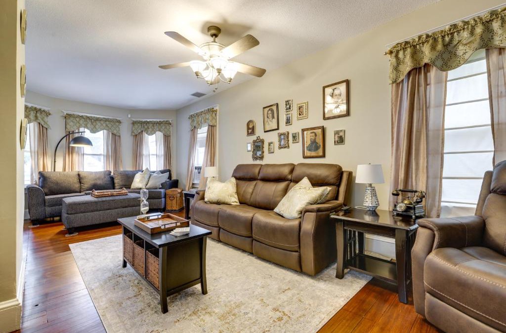 Springfield House | 3 Mi to Dtwn Springfield Home with Deck!