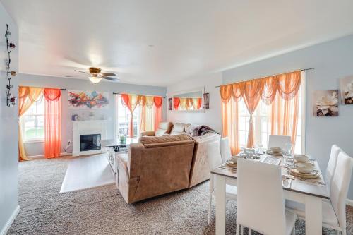 Dover House | 3 Mi to Dtwn Townhome with Deck in Dover